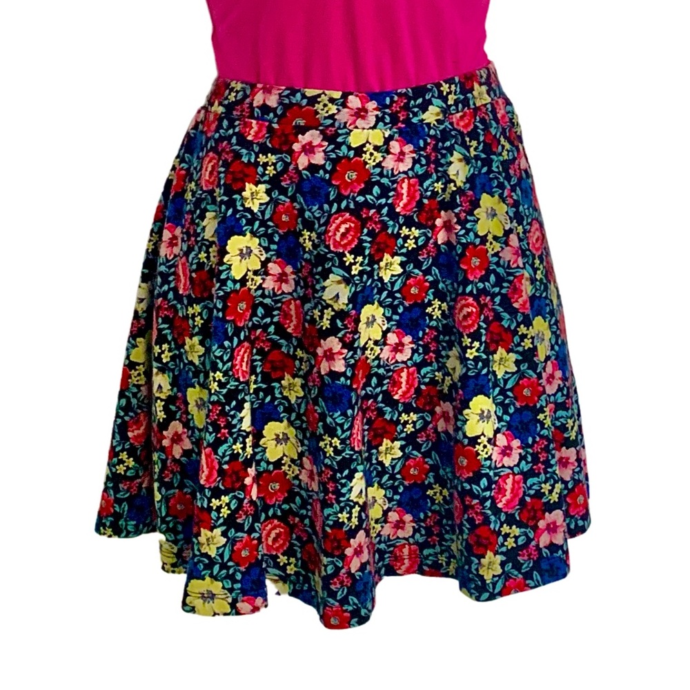 💵🎁 Forever 21 Skater Skirt w/ Floral Pattern